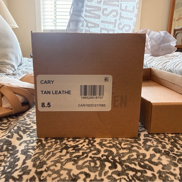 NWB Steve Madden Tan Strappy Kitten Heels - Picture 6 of 6